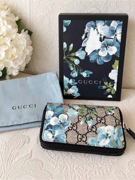 Gucci Handbags - GUCCI GG Supreme Monogram Blooms Zip Around Card Case Wallet Beige Blue Navy